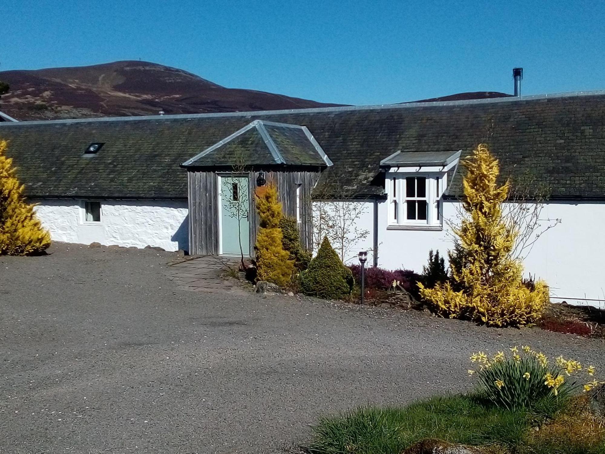 Dalnoid Cottages & Treehouses Nr Glenshee Экстерьер фото