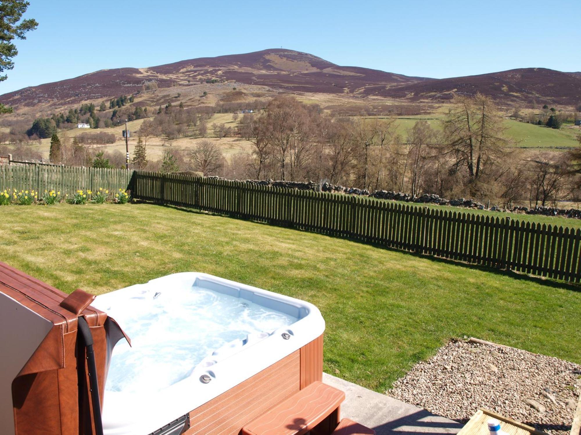 Dalnoid Cottages & Treehouses Nr Glenshee Экстерьер фото