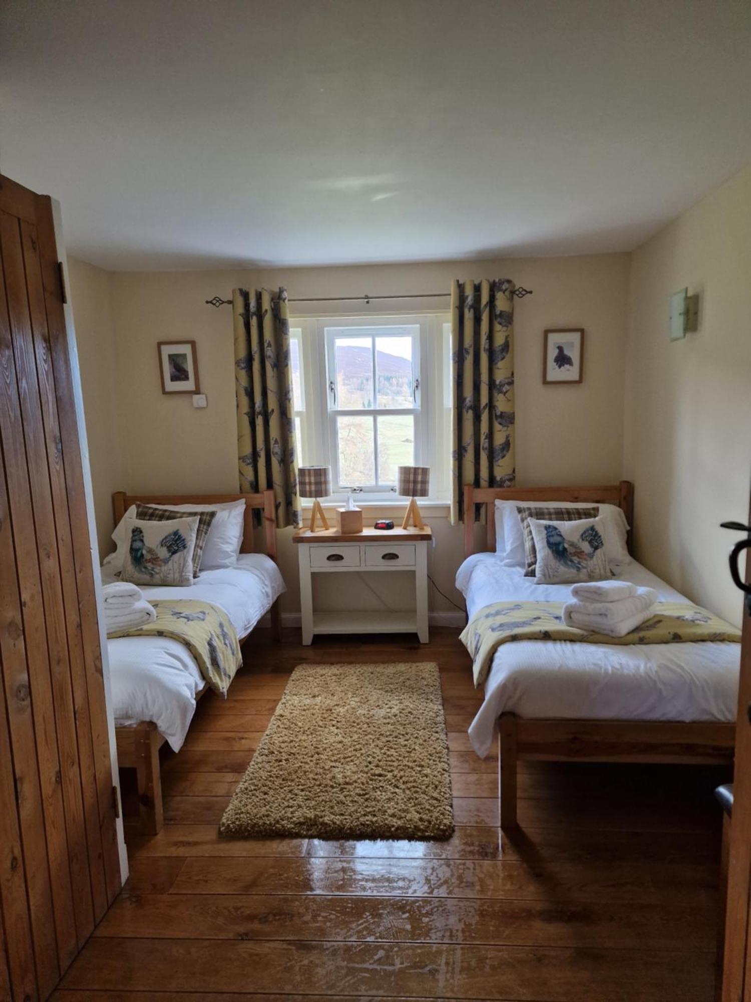 Dalnoid Cottages & Treehouses Nr Glenshee Экстерьер фото
